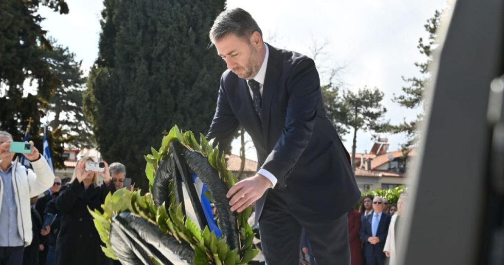 5 καυτά ερωτήματα για τις υποκλοπές